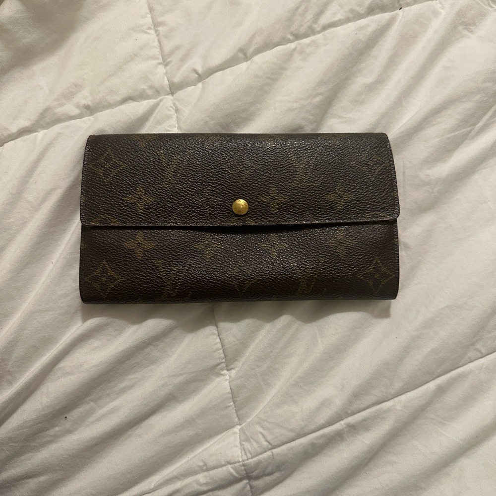 Louis Vuitton Sarah wallet 
Brown Designer